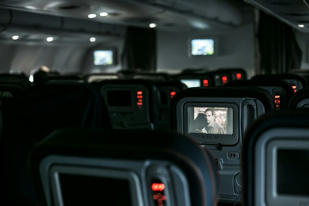 L'interno di un aereo: luci diffuse e profumo per creare un ambiente più confortevole